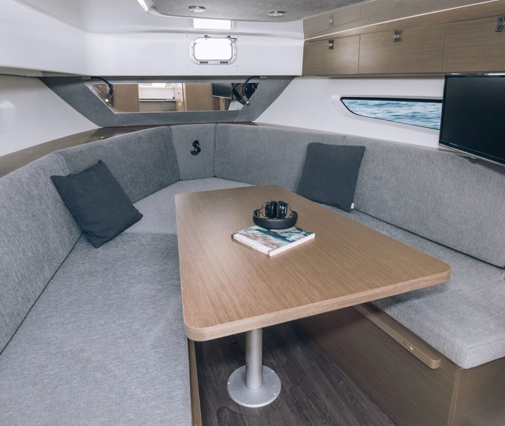 GT-32-Interior1
