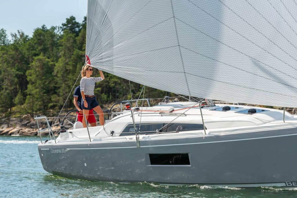Oceanis-30.1-Exterior3