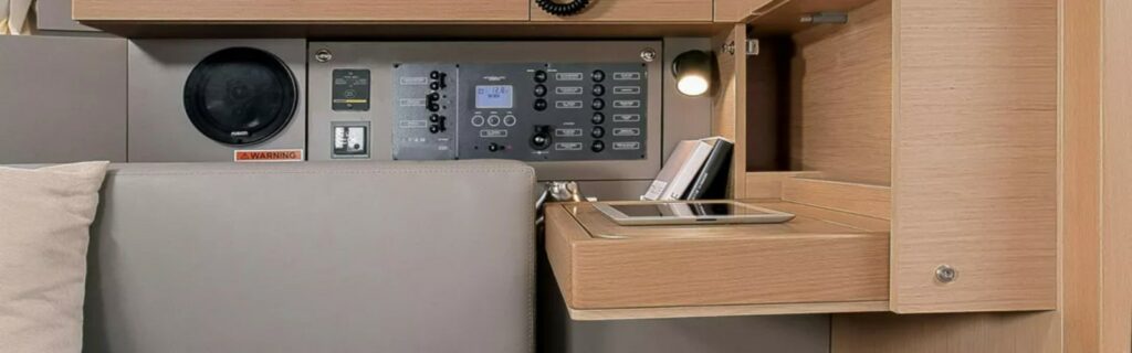 Oceanis 38.1 Carousel 1