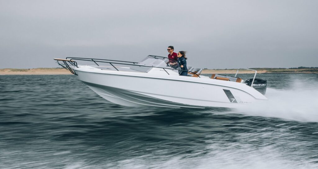 Exterior 2 Flyer 7 SUNdeck