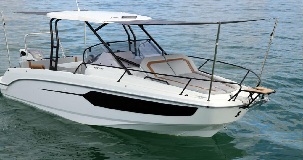 Exterior 2 Flyer 8 SUNdeck