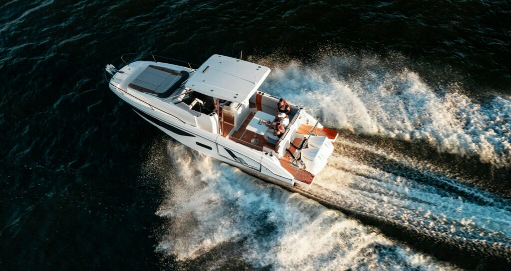 Exterior 2 Flyer9 SUNdeck